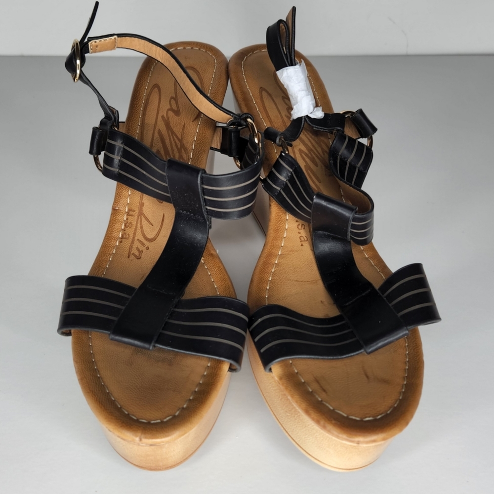 NEW CATHY DIN Tan Wedge Sandals Black Strap with Buckle Closure